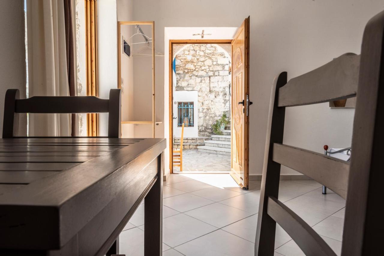 Amphora Guesthouse Himare Ngoại thất bức ảnh