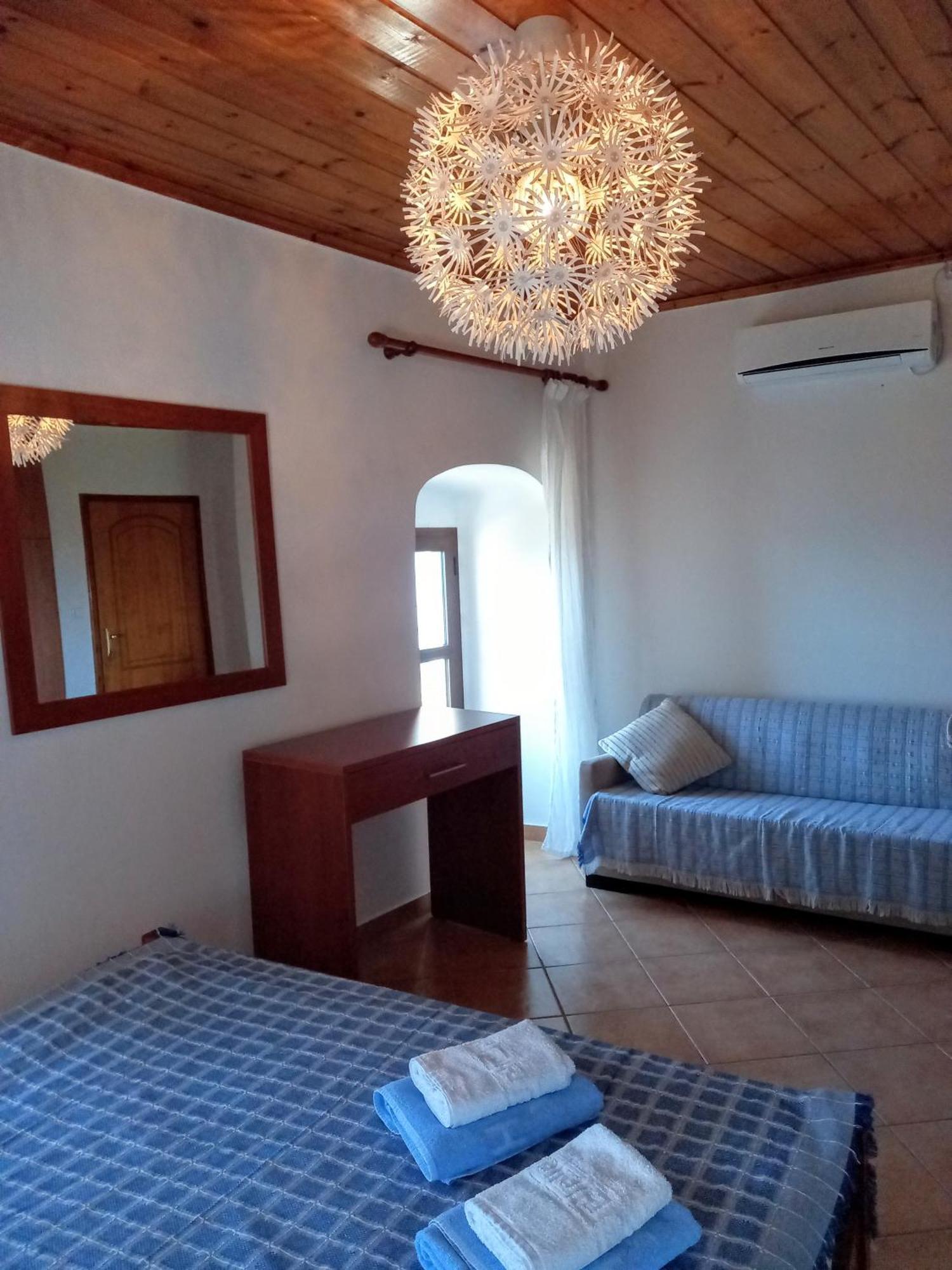 Amphora Guesthouse Himare Phòng bức ảnh